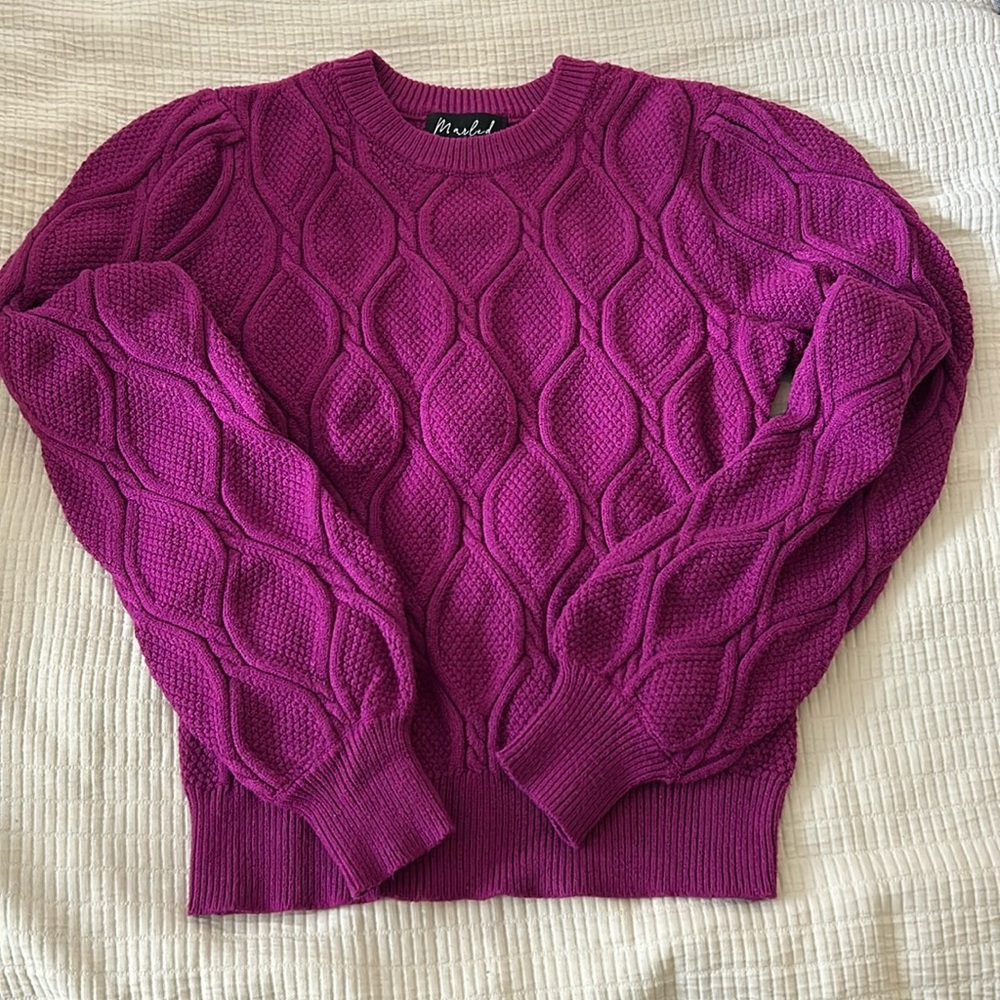 Beautiful knit sweater size x-small